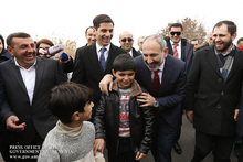 Գարիկ Սարգսյանը վարչապետի և ՏԿԵ նախարարի հետ ծանոթացել են Սիս գյուղի ճանապարհի հիմնանորոգման աշխատանքներին և ներկա գտնվել Ռանչպարի նորակառույց մանկապարտեզի բացման արարողությանը