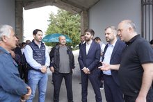 Մարզպետն ու նախարարն այցելել են «Վեդի-Ալկո»՝ հետևելու խաղողի մթերումների ընթացքին Մարզպետն ու նախարարն այցելել են «Վեդի-Ալկո»՝ հետևելու խաղողի մթերումների ընթացքին