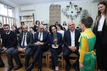 Մարզպետն ու նախարարը մարզային գրադարանում հանդիպել են պատանի ընթերցողների հետ Մարզպետն ու նախարարը մարզային գրադարանում հանդիպել են պատանի ընթերցողների հետ